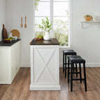 Îlot de cuisine avec tabourets de bar, comptoir en faux bois et étagères réglables