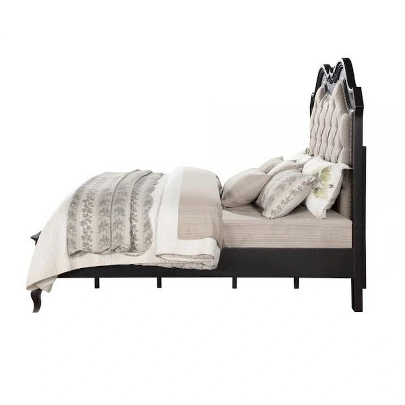 Grand lit avec tête de lit capitonnée, revêtement beige et cadre noir